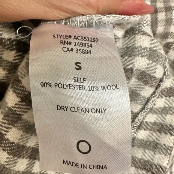 Sadie & Sage Flannel Check Crop Jacket Boxy Gray & Cream Snap Front Size Small - Picture 10 of 13